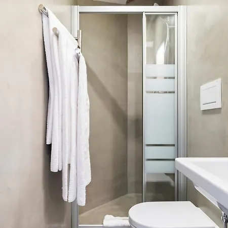 Cosy Two Bedroom Apt, 3 Mins To Piazza Navona * Rome