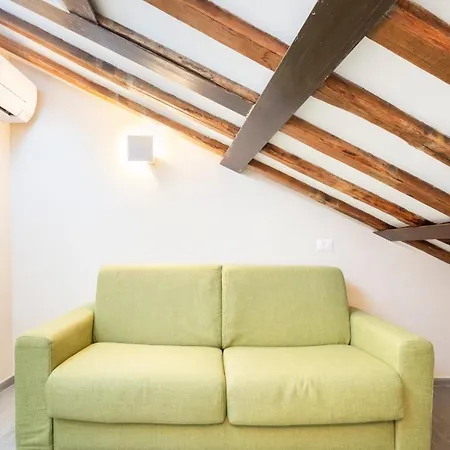 Cosy Two Bedroom Apt, 3 Mins To Piazza Navona *