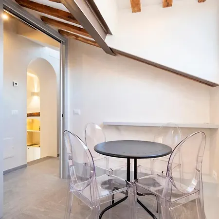 Apartment Cosy Two Bedroom Apt, 3 Mins To Piazza Navona