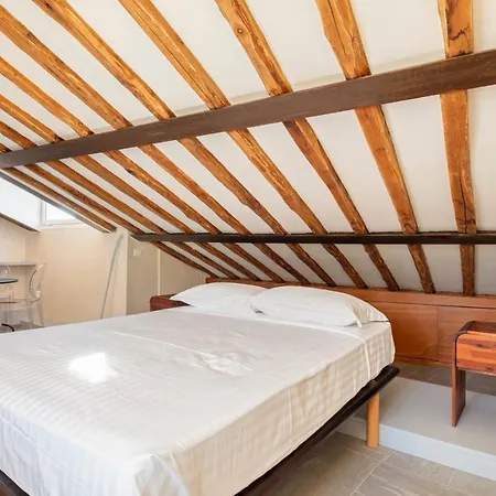 Cosy Two Bedroom Apt, 3 Mins To Piazza Navona Apartment