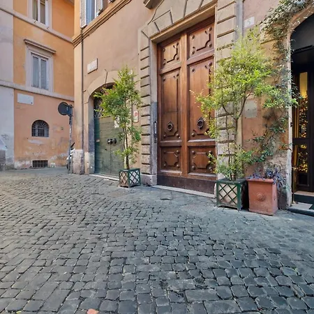 Cosy Two Bedroom Apt, 3 Mins To Piazza Navona * Rome