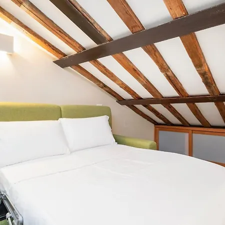 Cosy Two Bedroom Apt, 3 Mins To Piazza Navona Apartment Rome