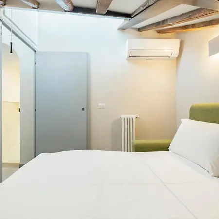 Cosy Two Bedroom Apt, 3 Mins To Piazza Navona Apartment *